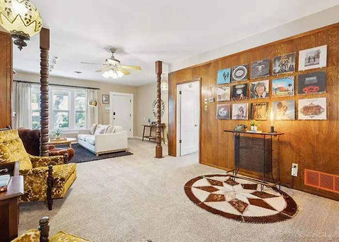 The Groovy Casa Fort Worth