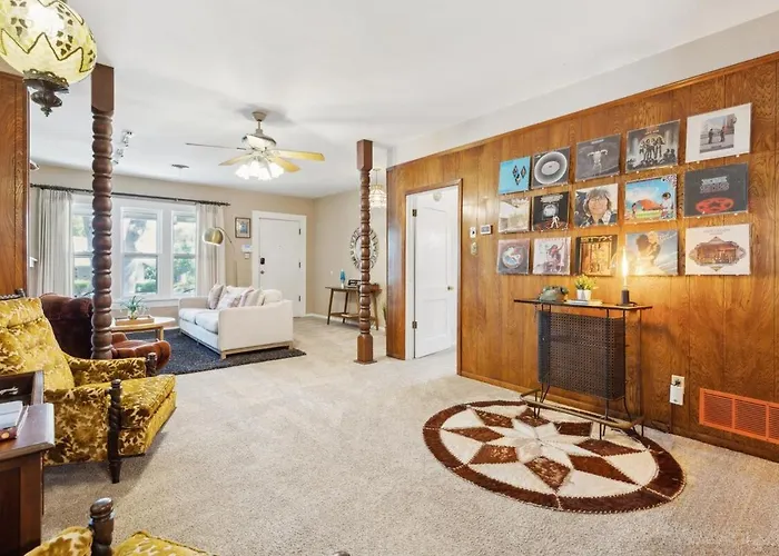 The Groovy Casa * Fort Worth